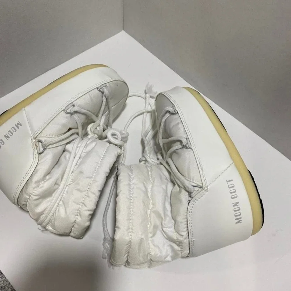 Moon Boot white nylon low snow boots Size US 3.5/4.5 unisex. SKU-A511#snowboots
